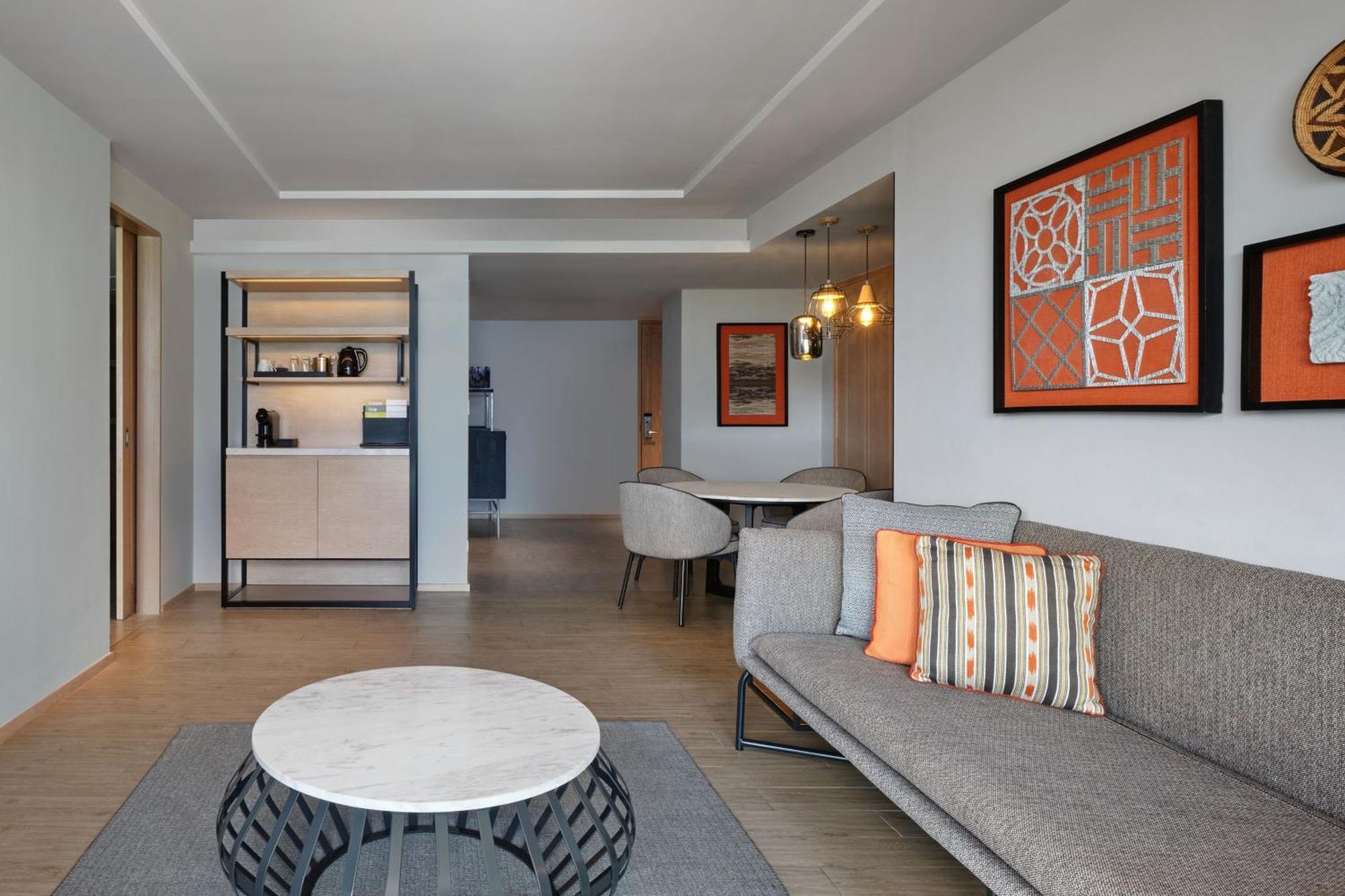 酒店 Four Points By Sheraton Phuket 4*